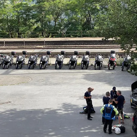 Long & Short Bahnhof Hotel