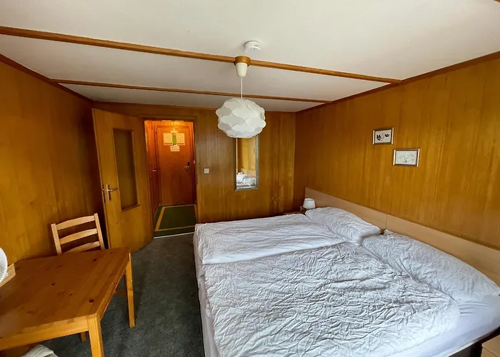 Long & Short Bahnhof Hotel